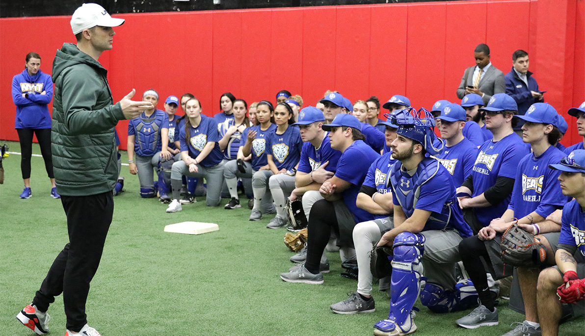 New York Met David Wright meets with members of the baseball and softball teams.