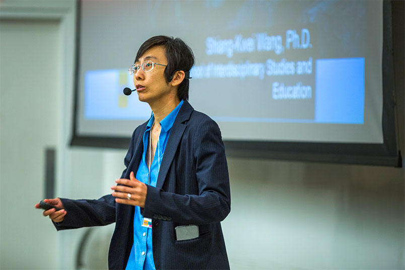 Professor Shiang-Kwei Wang presents “Gaming Literacy and Learning”
