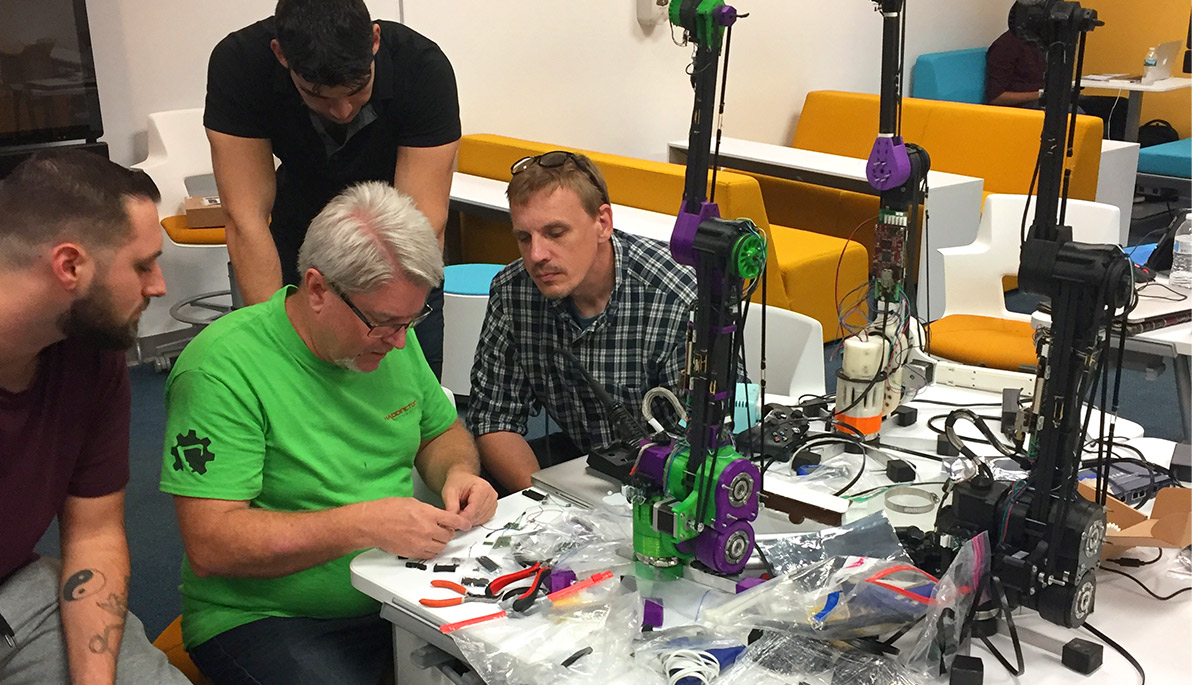 <p>NYIT students and a representative from Haddington Dynamics building a robot arm.</p>