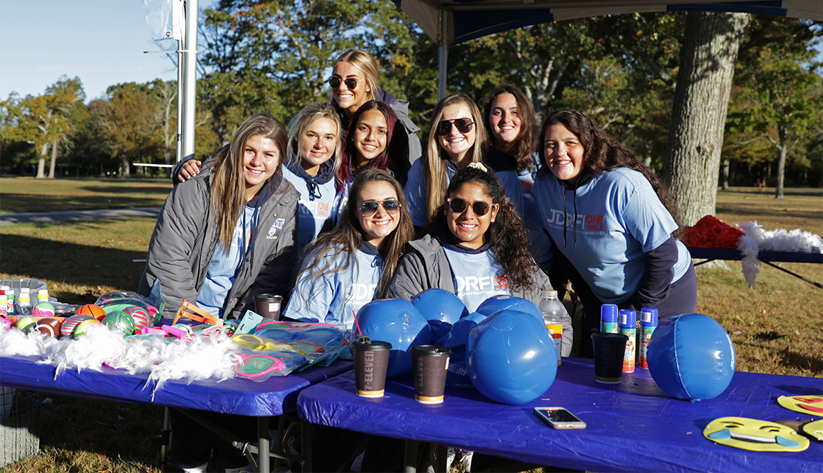 Members of the women’s lacrosse team at the Juvenile Diabetes Research Foundation’s One Walk.