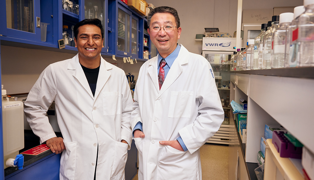 Professors Manny Singh and Dong Zhang in the laboratory