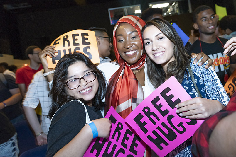 Students hand out ‘free hugs” at the New Student Welcome at NYIT-New York City.