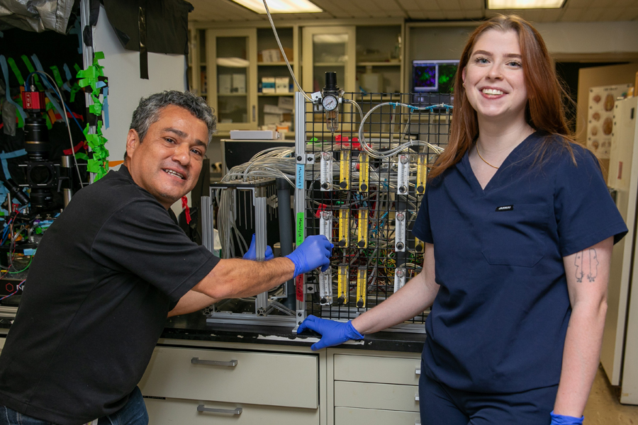 Gonzalo Otazu and Kassandra Sturm in a lab