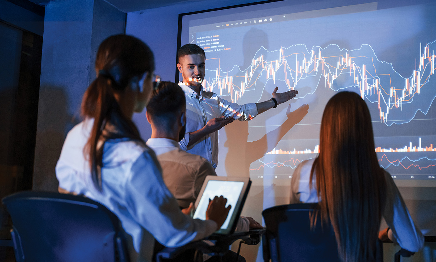A student presents to a business class.