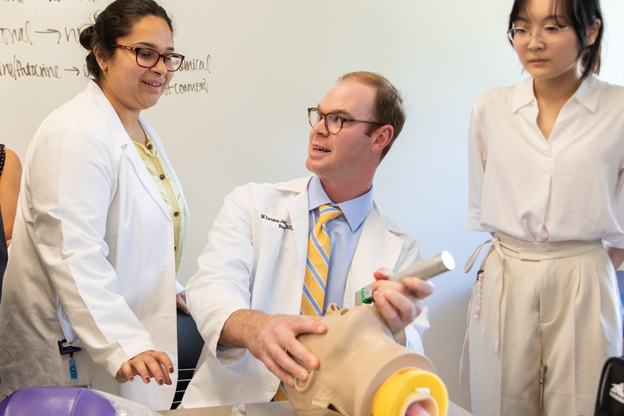 Man teaching students a medical simulation exercise